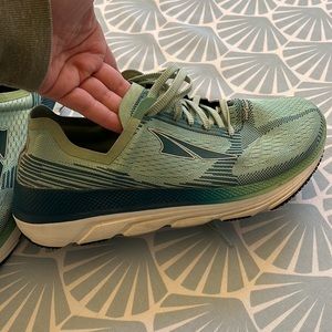 Altra Duo 1.5 in gently used condition.
